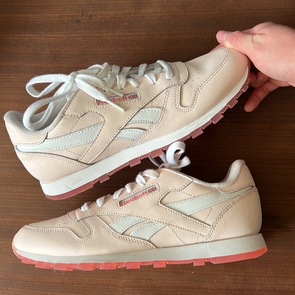 Baby Pink Reebok - Picture 3 of 4